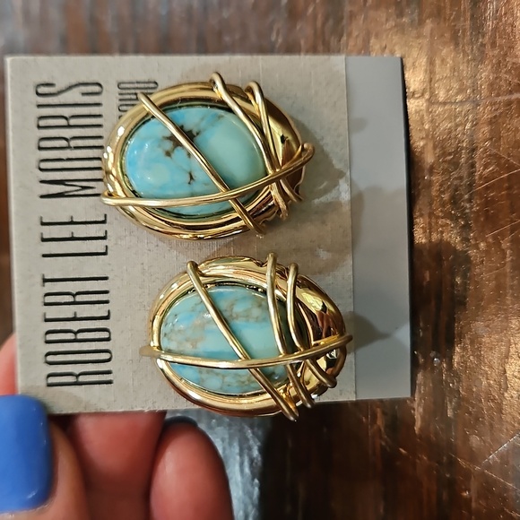 NWT ROBERT LEE MORRIS Turqoise Stone Gold Wire Wrap Clip Earrings - Picture 3 of 4
